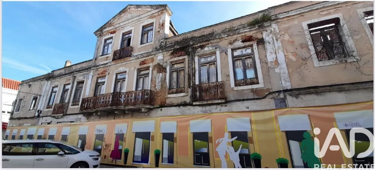 Prédio de 992 m² em Montijo