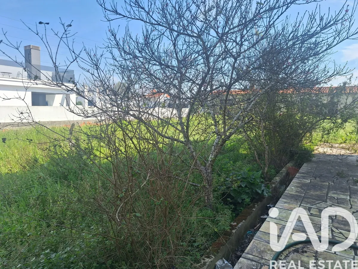 Terreno urbano de 615 m² em Fernão Ferro