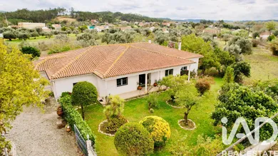 Maison de plain-pied  à Pelariga