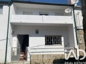 Moradia geminada  em São Mamede de Ribatua