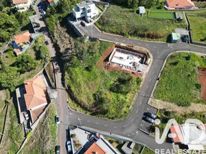Terreno urbano em Caniço