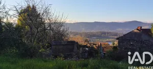 Moradia geminada em Loivo