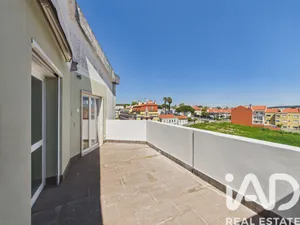 Apartamento T1 em Linda-a-Velha