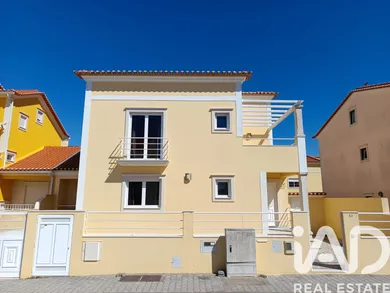 Casa/Moradia  em Atouguia da Baleia