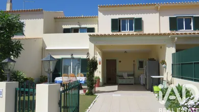 Terraced house in Armação de Pêra