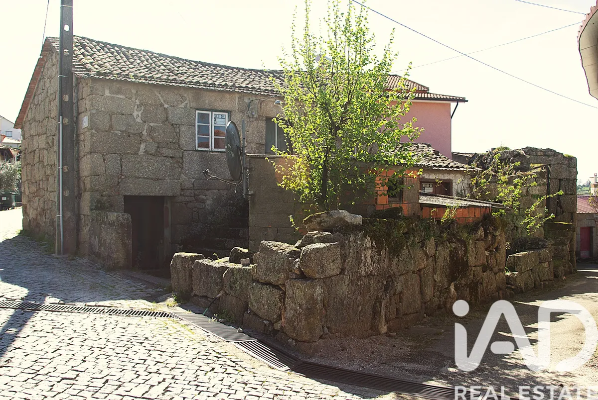 Casa/Moradia 2 quartos de 215 m² em Lajeosa