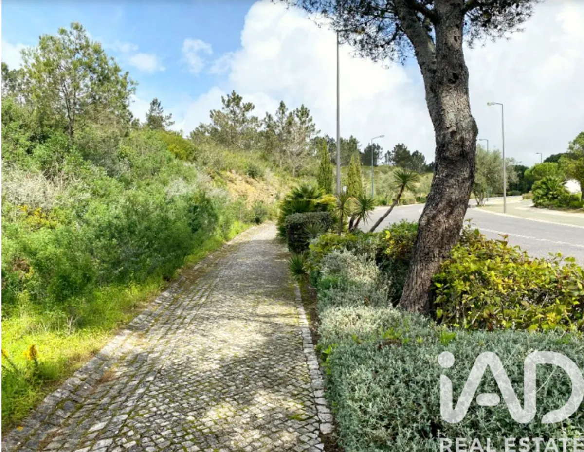 Terreno urbano de 14 006 m² em Queluz