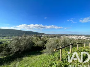 Terreno urbano em Porto de Mós