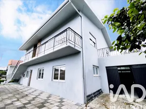 Moradia bi-familiar  em Pedome