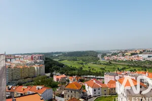 Penthouse T4 in Linda-a-Velha