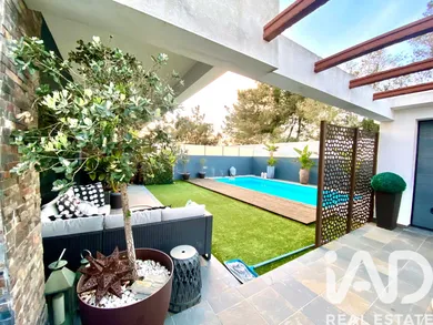 Semi-detached house  in Charneca de Caparica