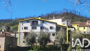 Moradia bi-familiar  em Avô