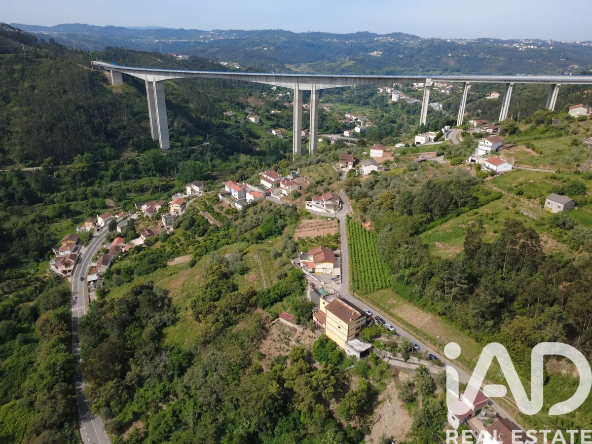 Terreno urbano de 3420 m² em Ceira