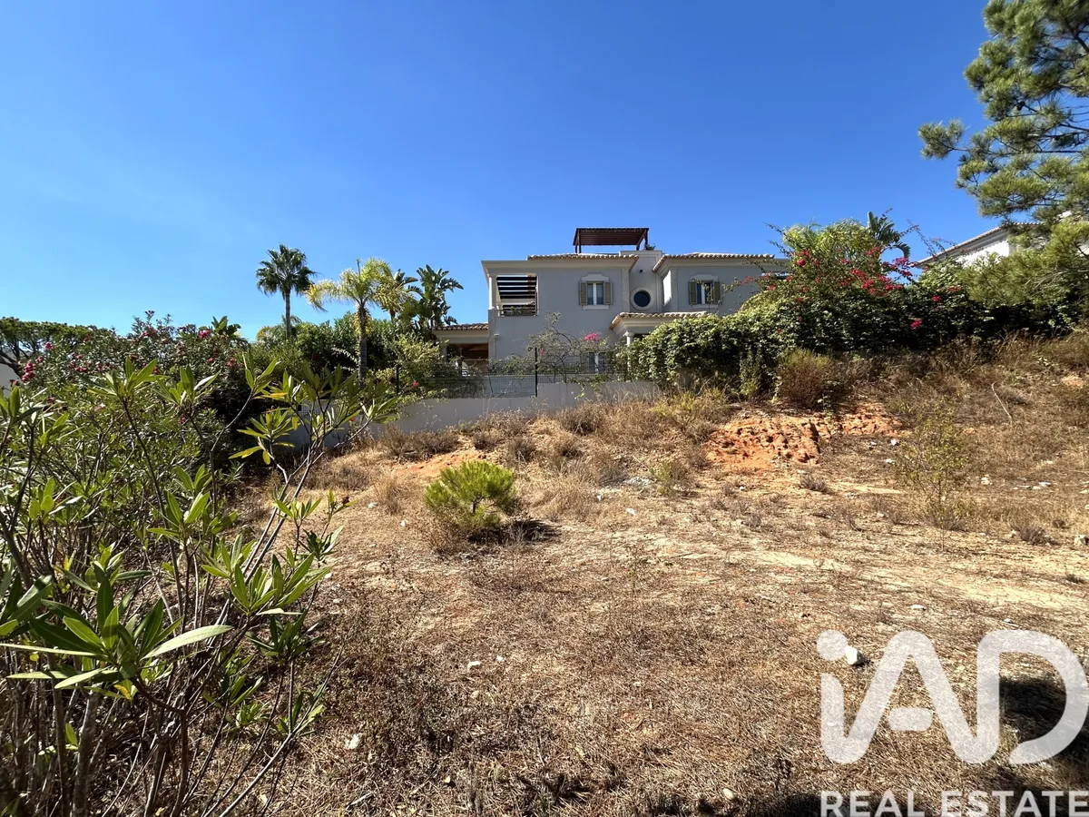 Terreno urbano de 1260 m² em Vale de Lobo