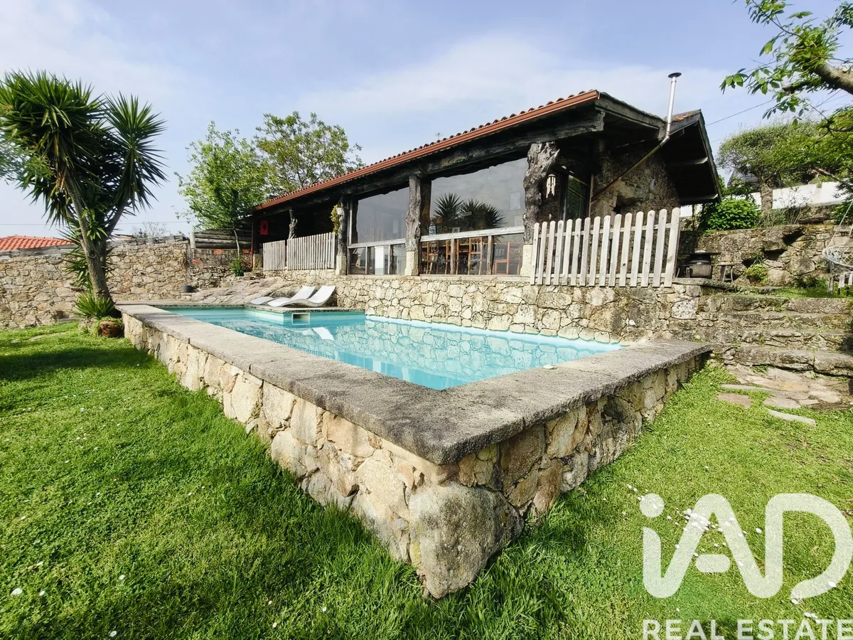 Casa rústica de 221 m² em Sapardos