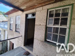 House  in Lagares da Beira