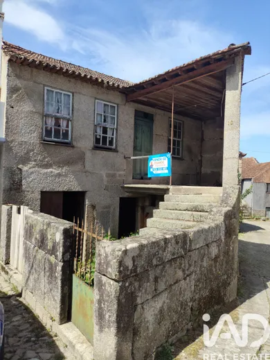 House  in Lagares da Beira