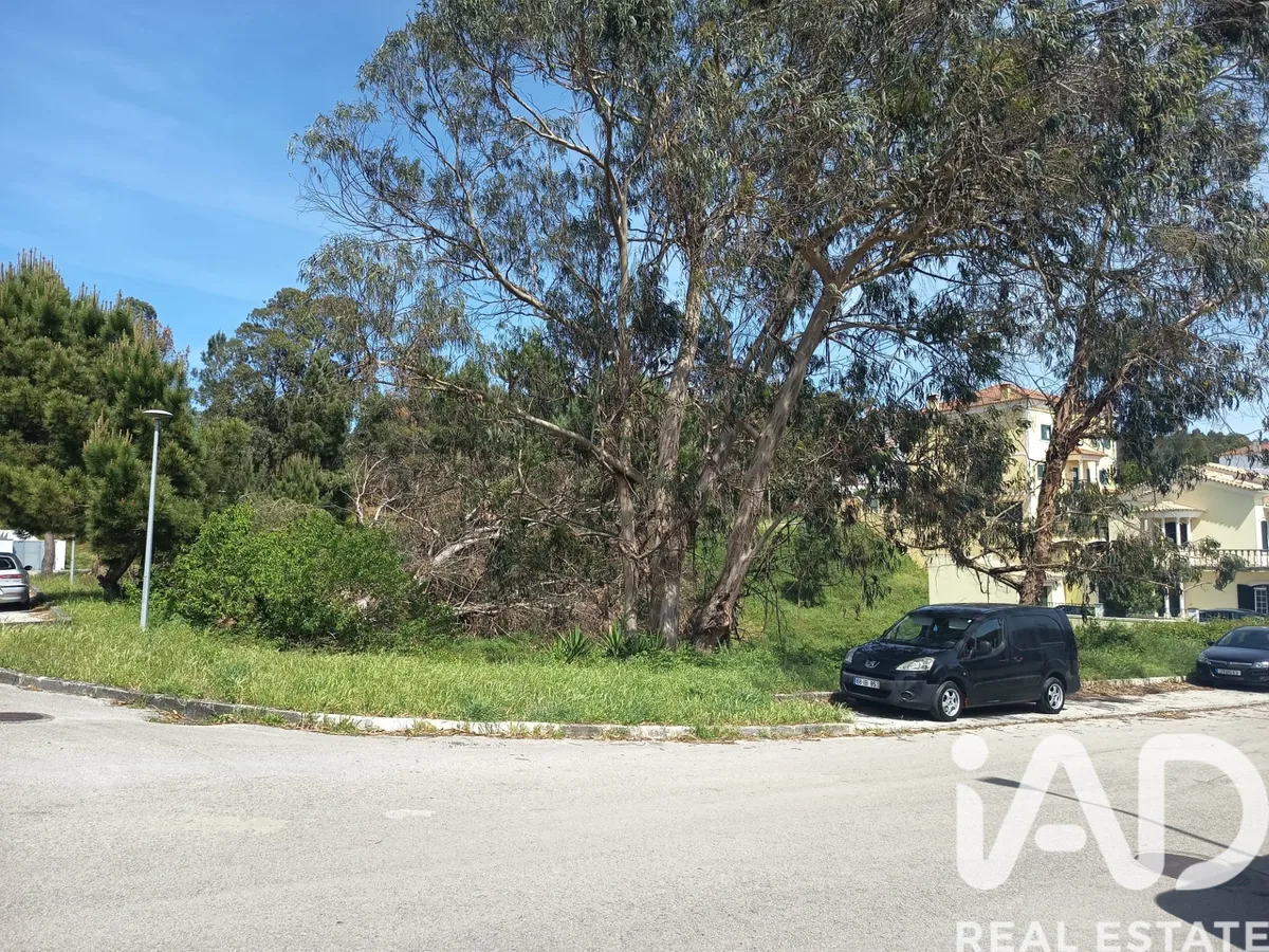 Terreno urbano de 258 m² em Rio Maior