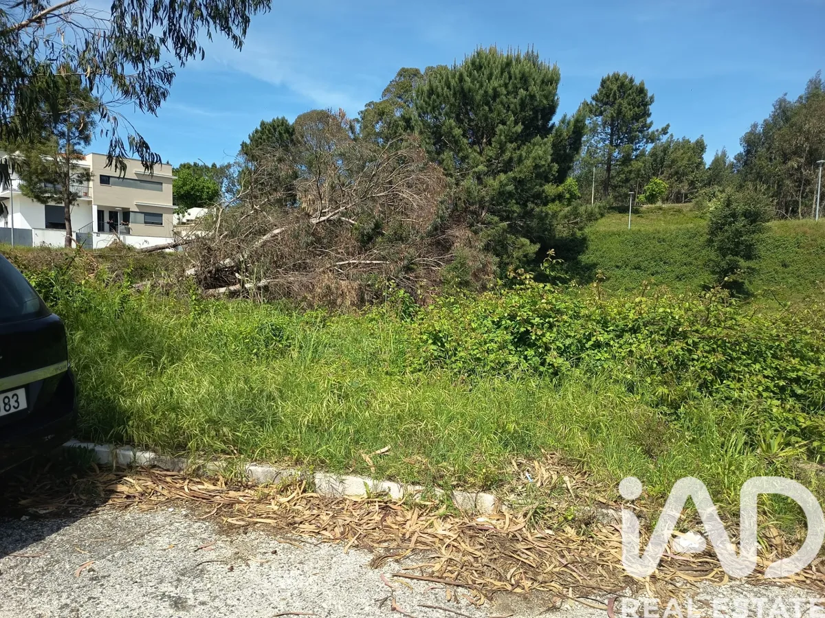 Terreno urbano de 167 m² em Rio Maior