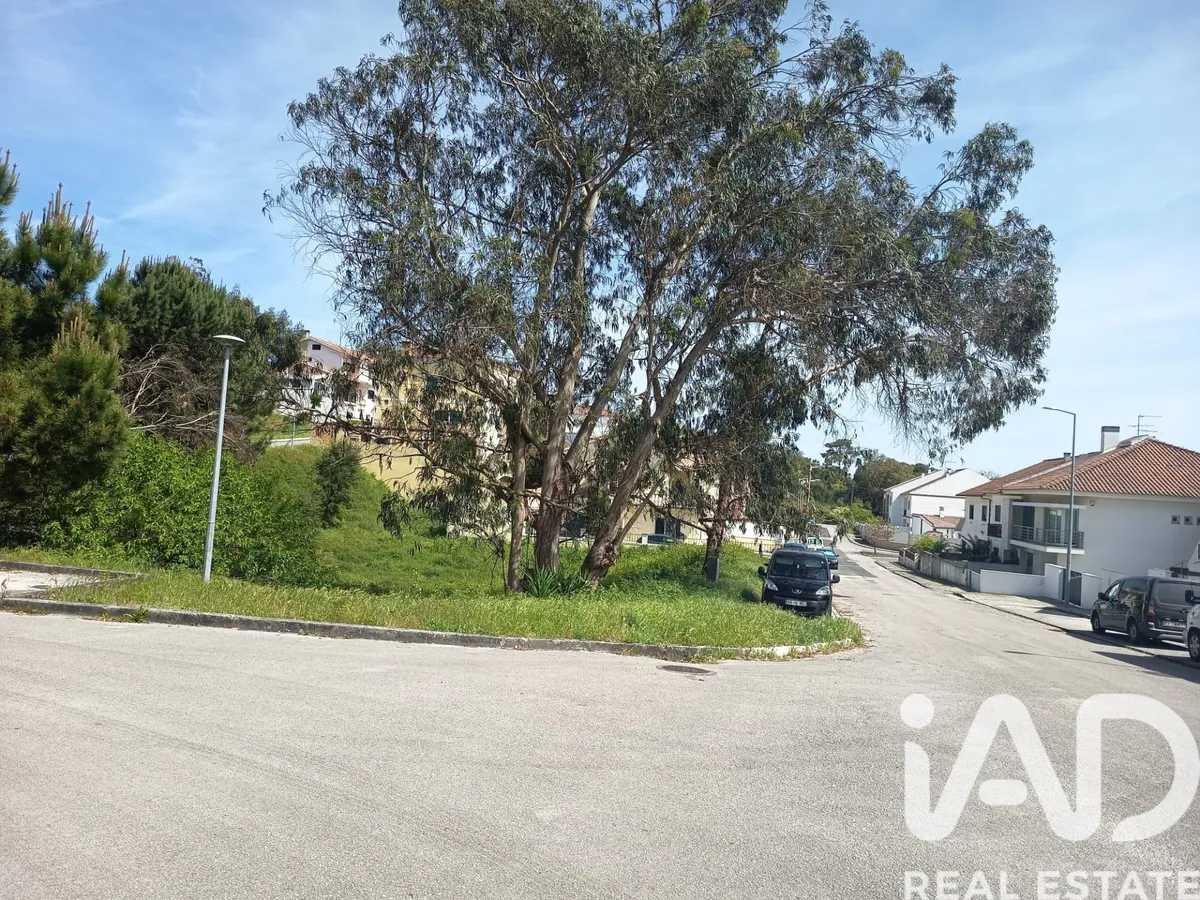 Terreno urbano de 305 m² em Rio Maior
