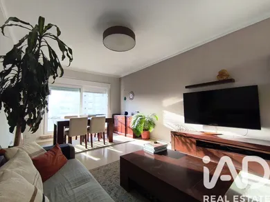 Apartamento T4 em Algés