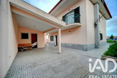 Detached house in Famões