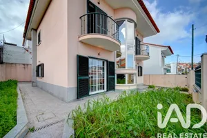 Detached house in Famões
