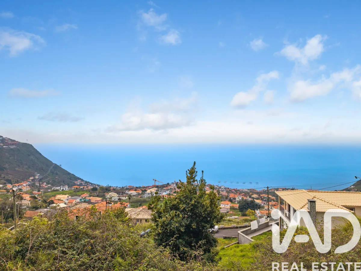 Terreno urbano de 1814 m² em Arco da Calheta