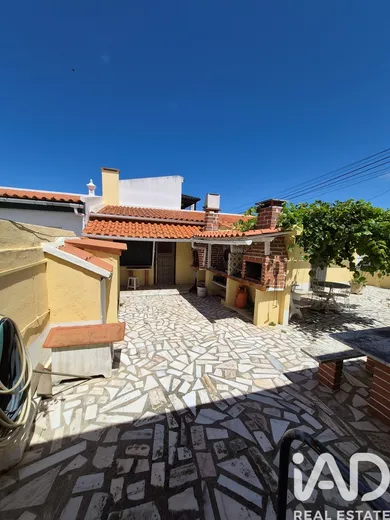 Single-storey house in Atouguia da Baleia