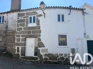 Moradia geminada  em São João de Areias