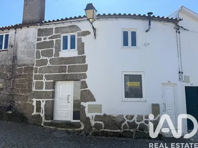 Moradia geminada  em São João de Areias