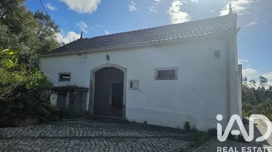 Moradia em Maçãs de Dona Maria