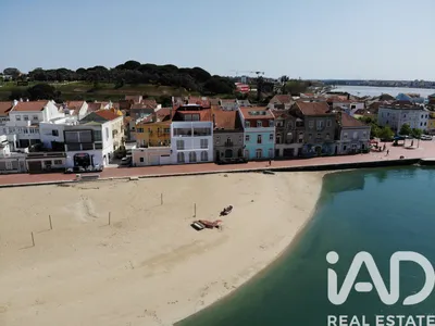Fotografia 1 de Prédio de 150 m² em Seixal