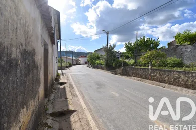 Moradia em banda em União de Freguesias de Semide e Rio de Vide