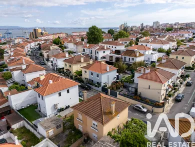 Semi-detached house  in Lisboa