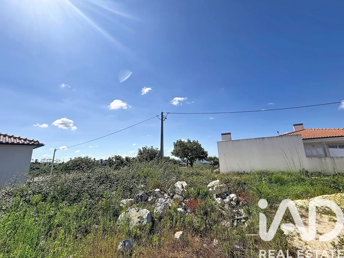 Terreno urbano de 602 m² em Alqueidão da Serra