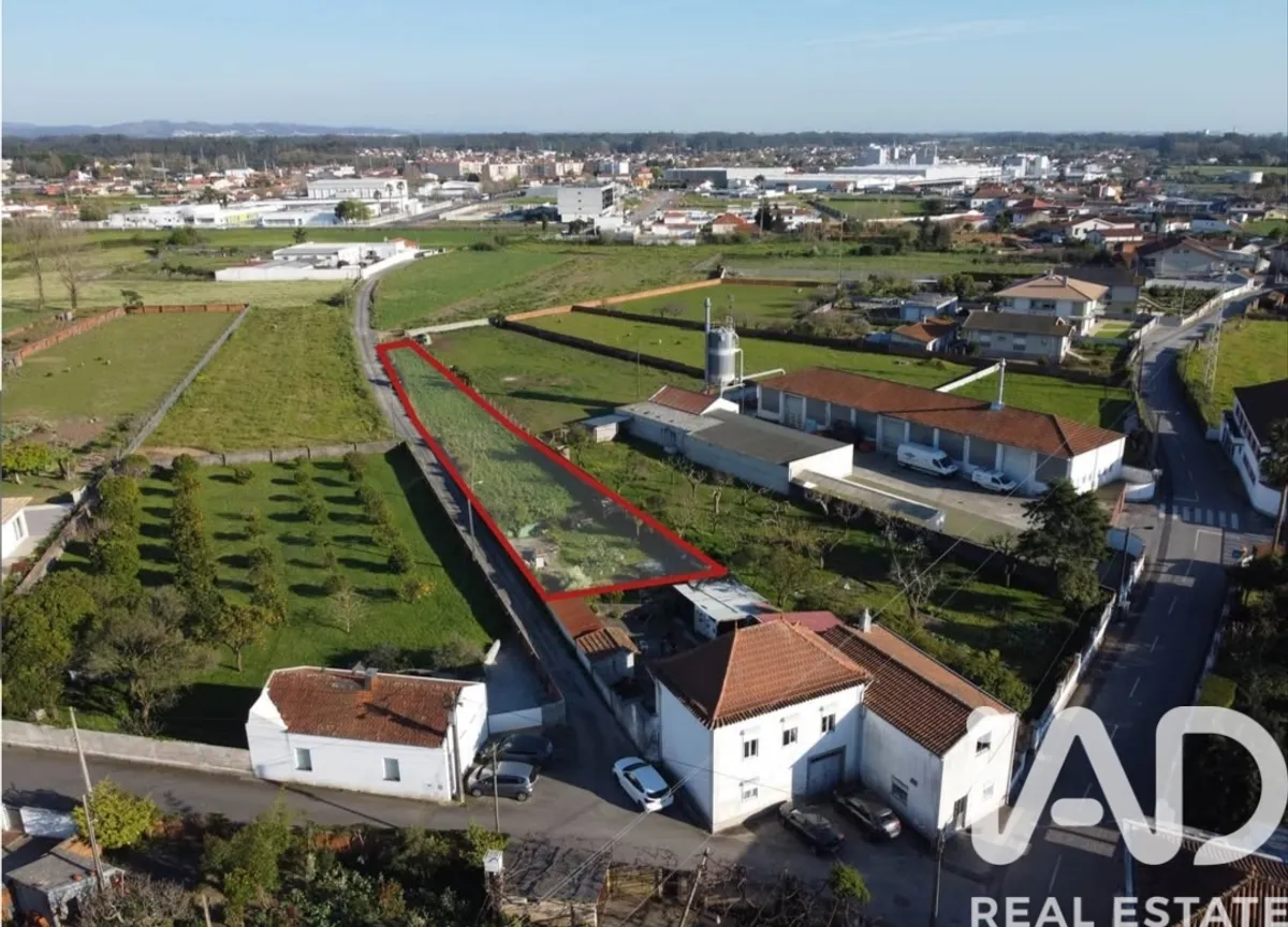 Terreno de 1093 m² em Avanca