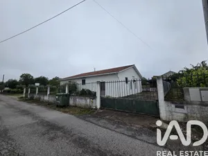 Casa com espaço comercial  em Santa Comba Dão