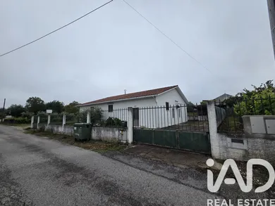 Casa com espaço comercial em Santa Comba Dão