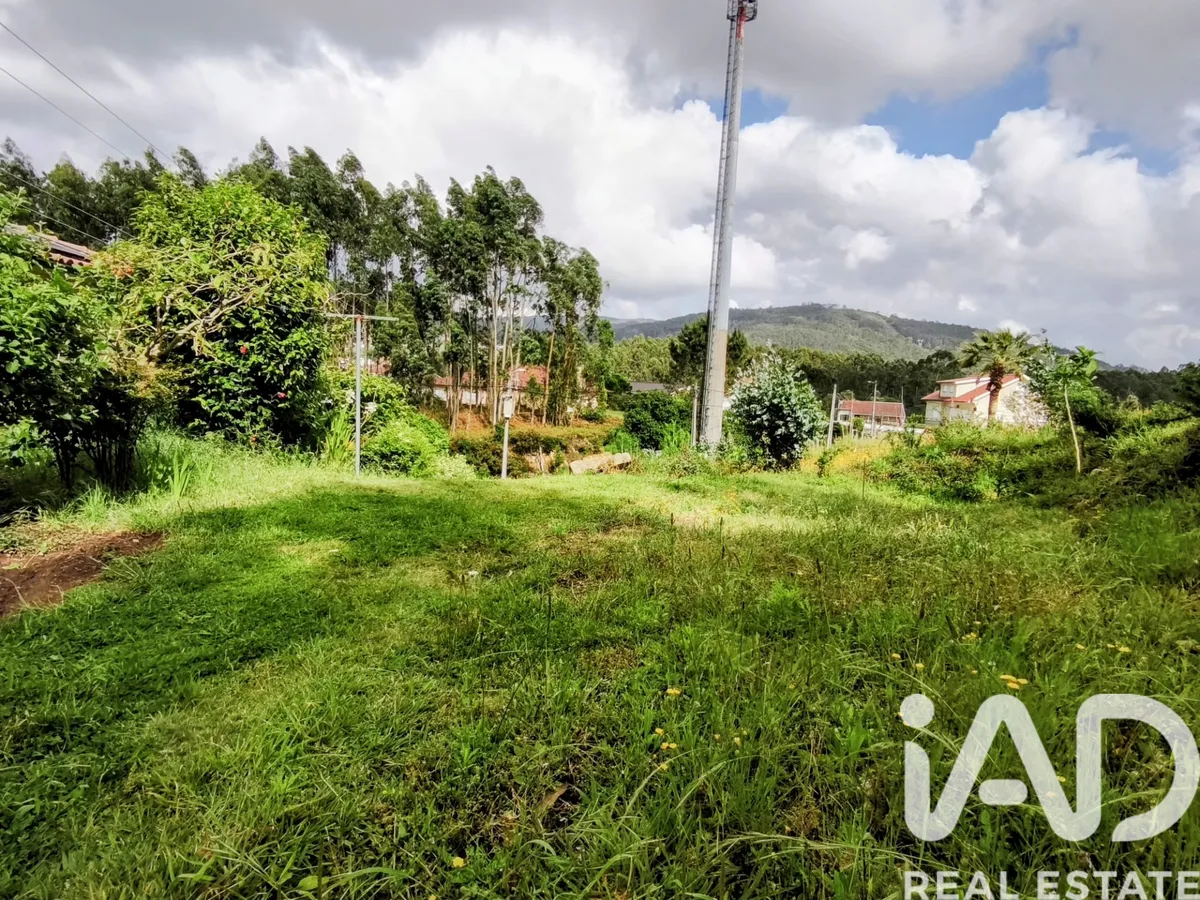 Terreno misto de 1860 m² em Mujães