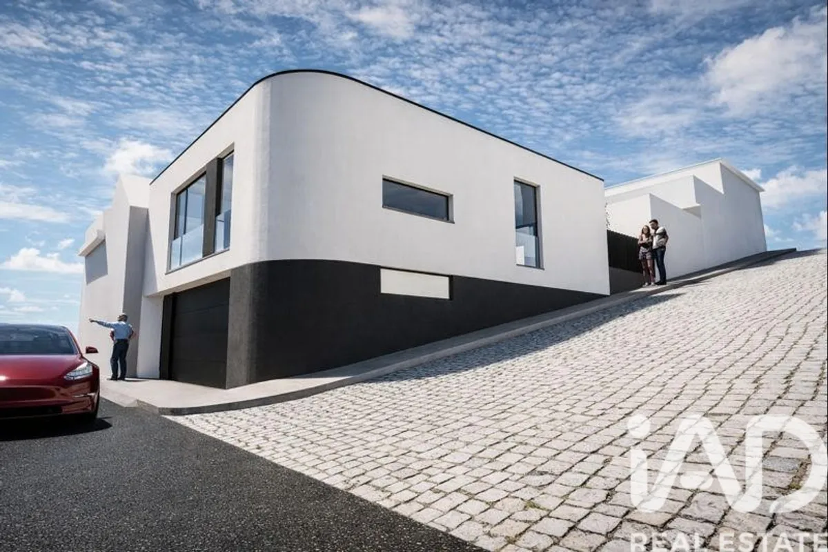 Terreno urbano de 156 m² em São Pedro da Cova