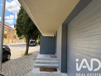 Moradia geminada em Penafiel