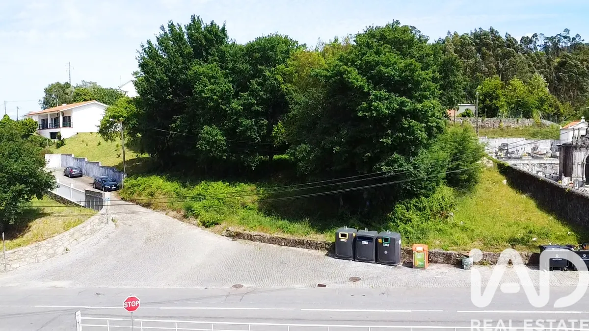 Terreno de 2200 m² em Tregosa