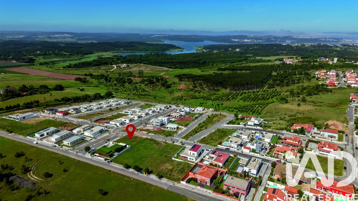 Terreno urbano de 668 m² em Caldas da Rainha
