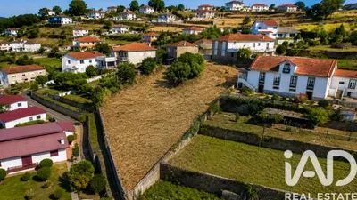 Fotografia 3 de Terreno de 687 m² em Jovim
