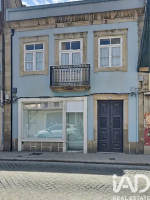 Casa com espaço comercial  em Póvoa de Varzim