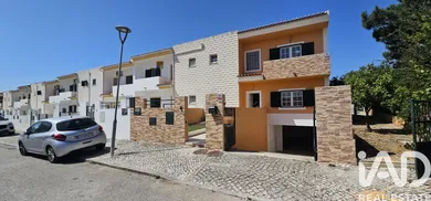 Moradia geminada em Gâmbia-Pontes-Alto da Guerra