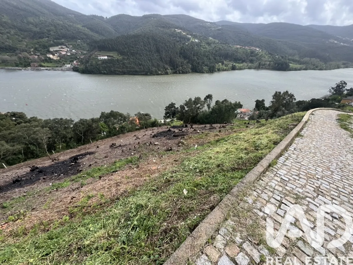 Terreno de 5170 m² em Penafiel
