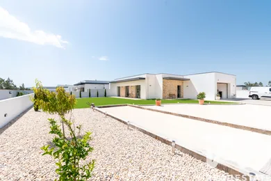 Single-storey house in Pataias