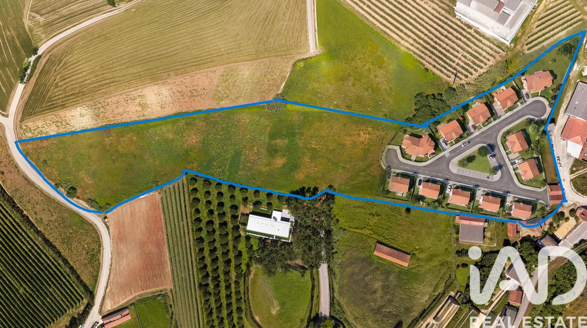 Terreno urbano de 25 445 m² em Alfeizerão